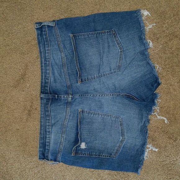 Universal Thread jean shorts - Picture 2 of 4